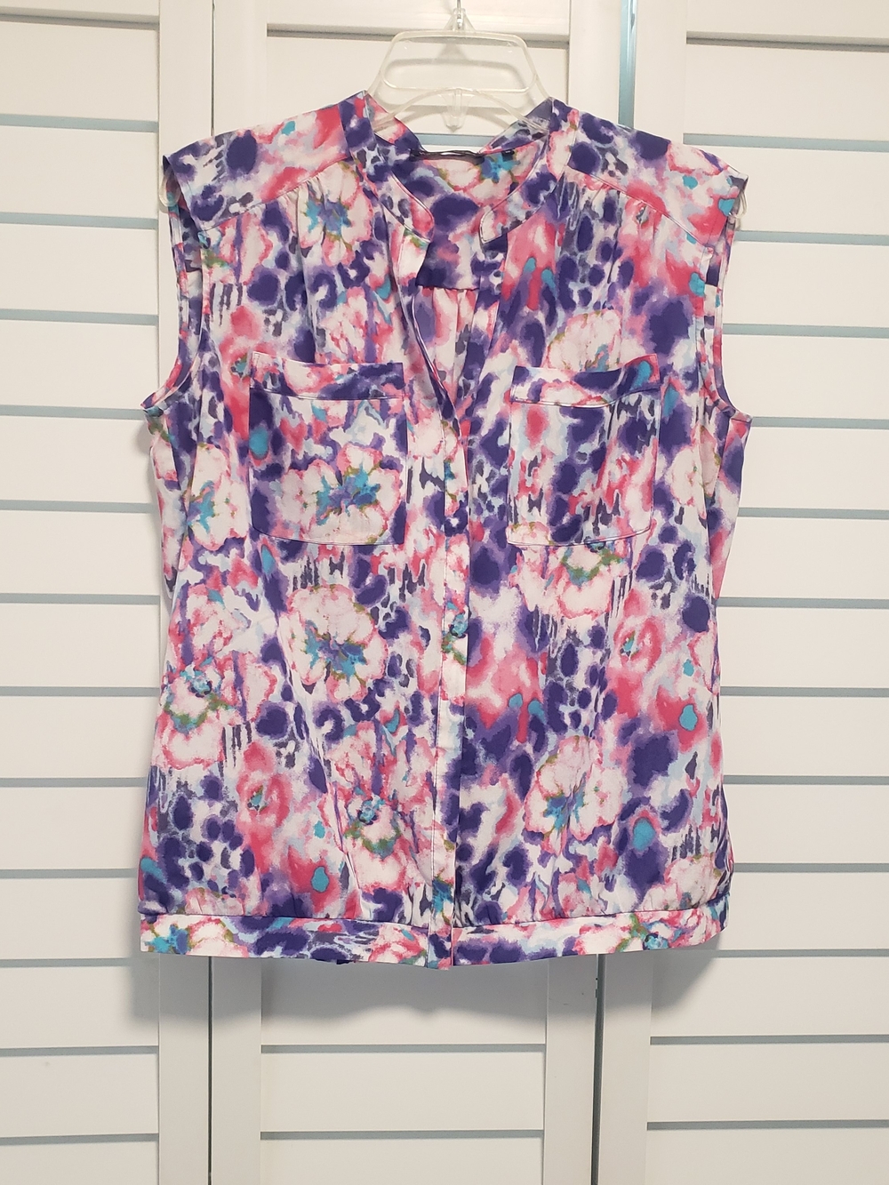 Violet & Claire Sleeveless Floral Watercolor Blouse - Purple & Pink